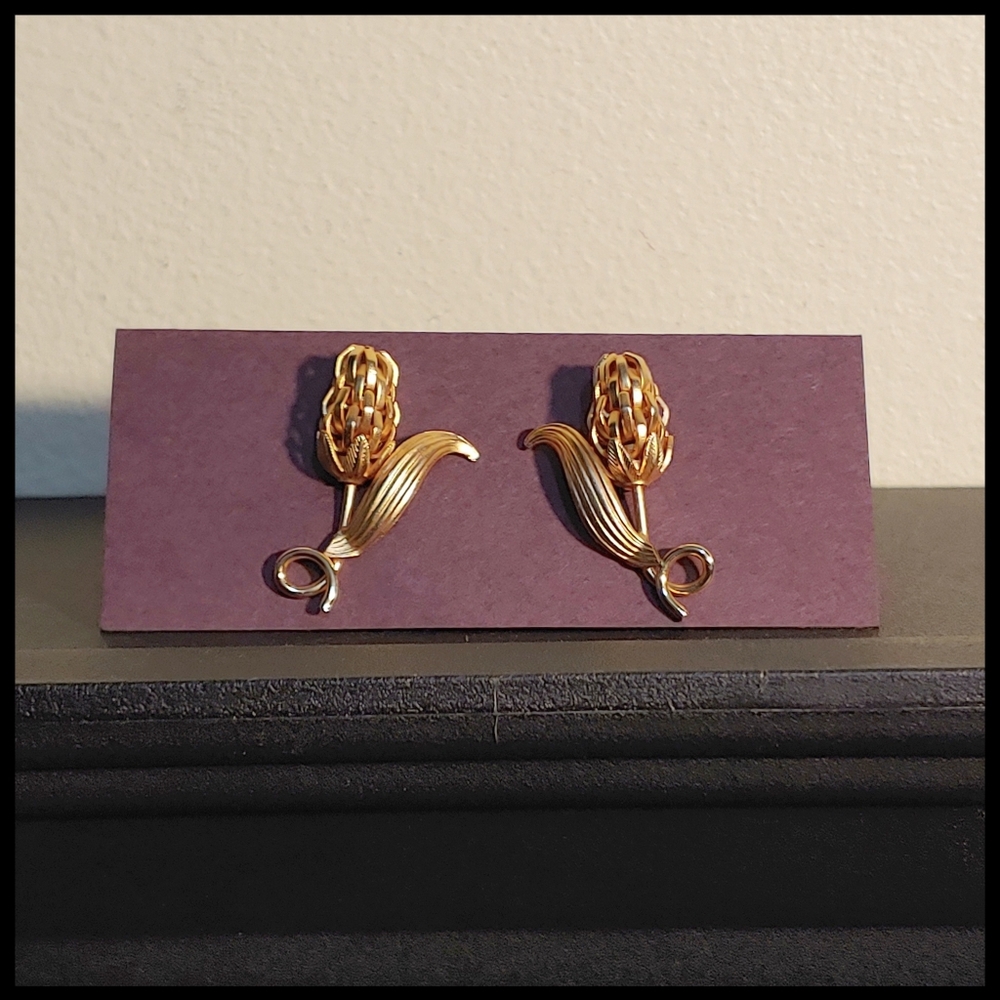 Vintage Gold Tone Wheat Clip-on Earrings